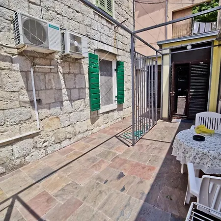 Apartman Maja *